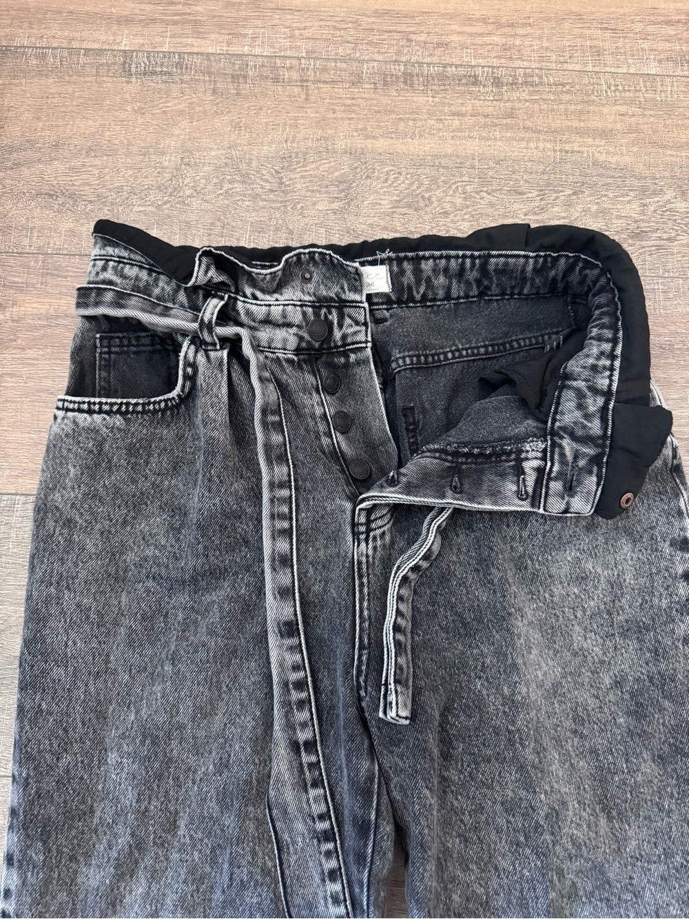 We The Free • High Waisted Jeans • Tie Waist • High Rise • Black Washed • 28 - Picture 5 of 12